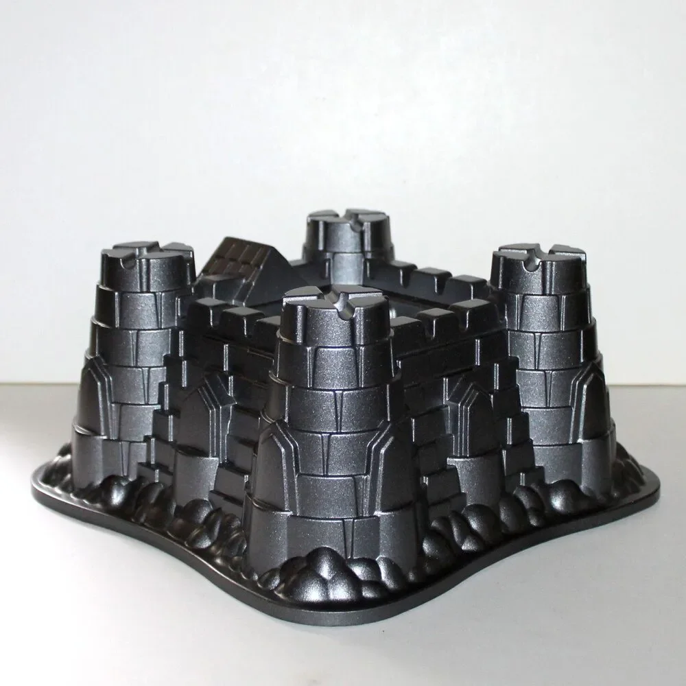 Nordic Ware Castle Bundt Cake Pan bakeware nonstick 10 cup Cast Aluminum USA